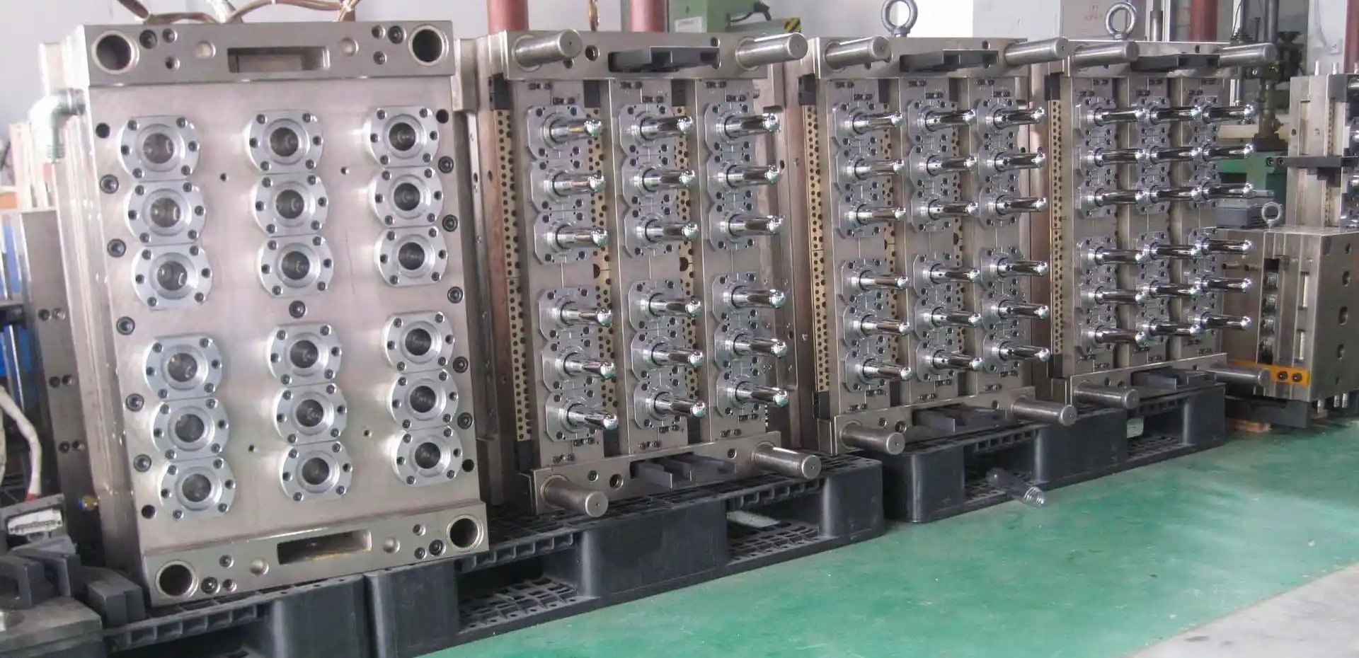 18-cav Preform mold