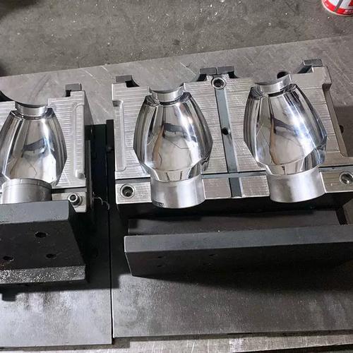 Blow molding mold