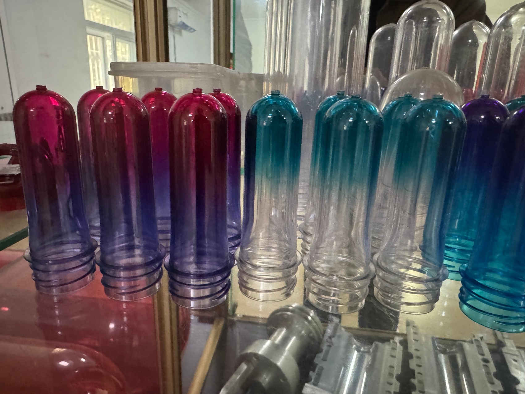 PET two-color gradient preform