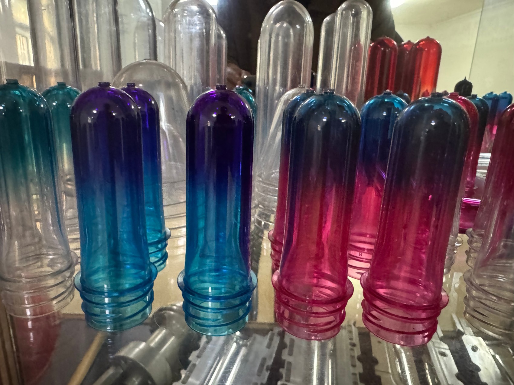 PET two-color gradient preform